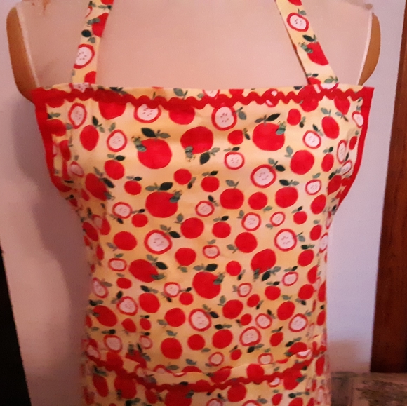 Handmade Apron in Vintage Pattern - Picture 2 of 5